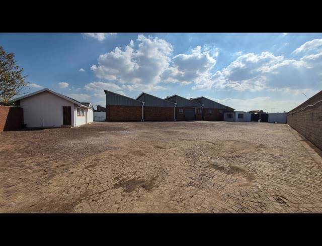 329M² WAREHOUSE TO LET IN APEX